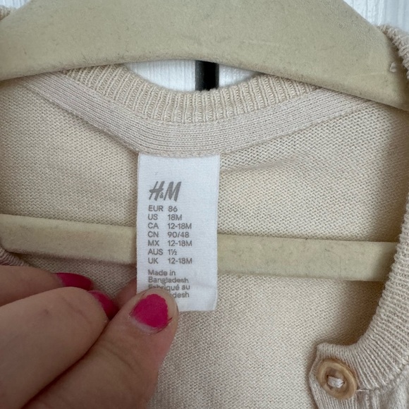 H&M ruffle detail cardigan - Picture 3 of 3